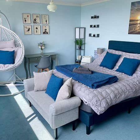Stunning Charmouth Property With Bay Views! 外观 照片