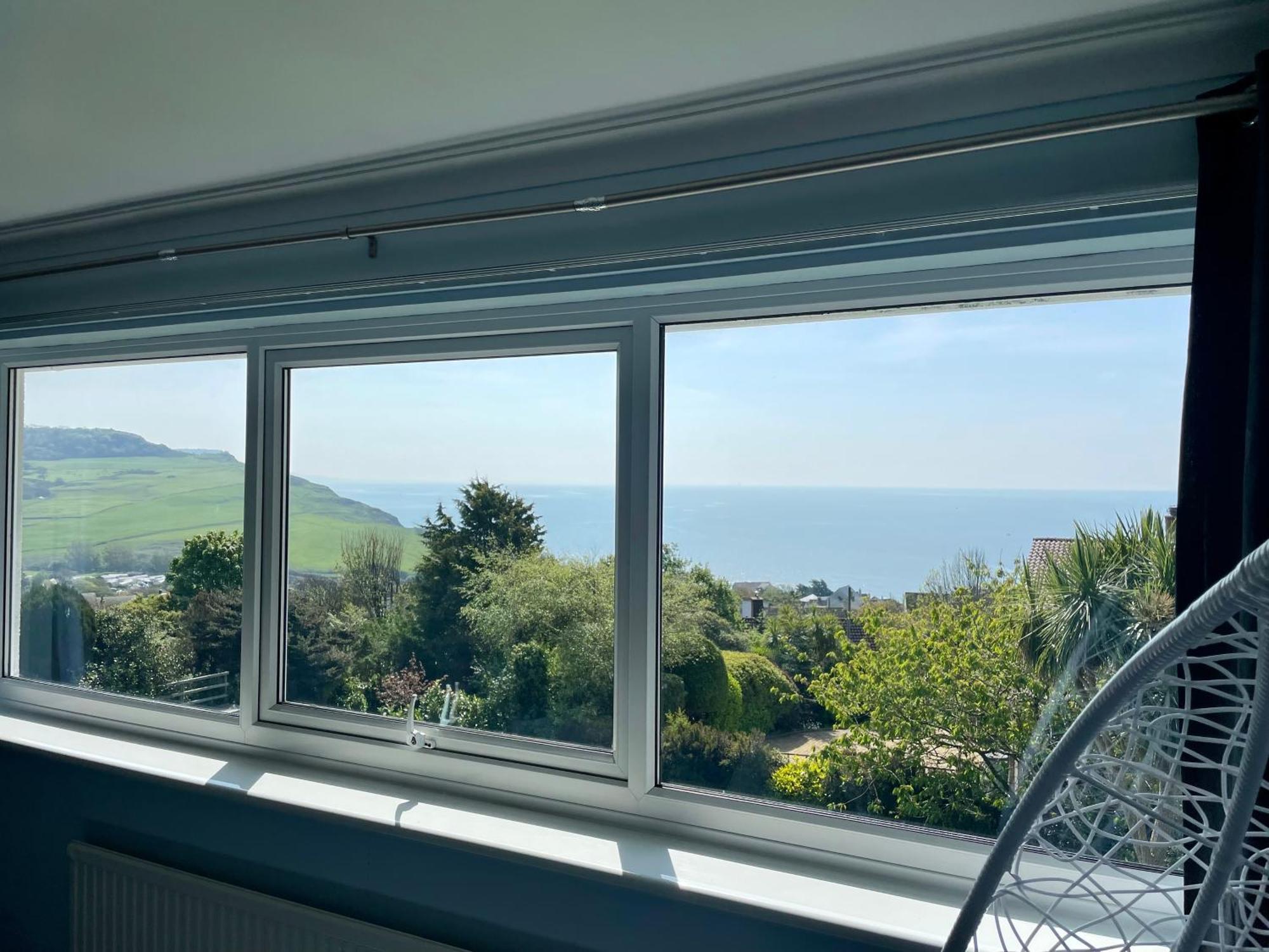 Stunning Charmouth Property With Bay Views! 外观 照片