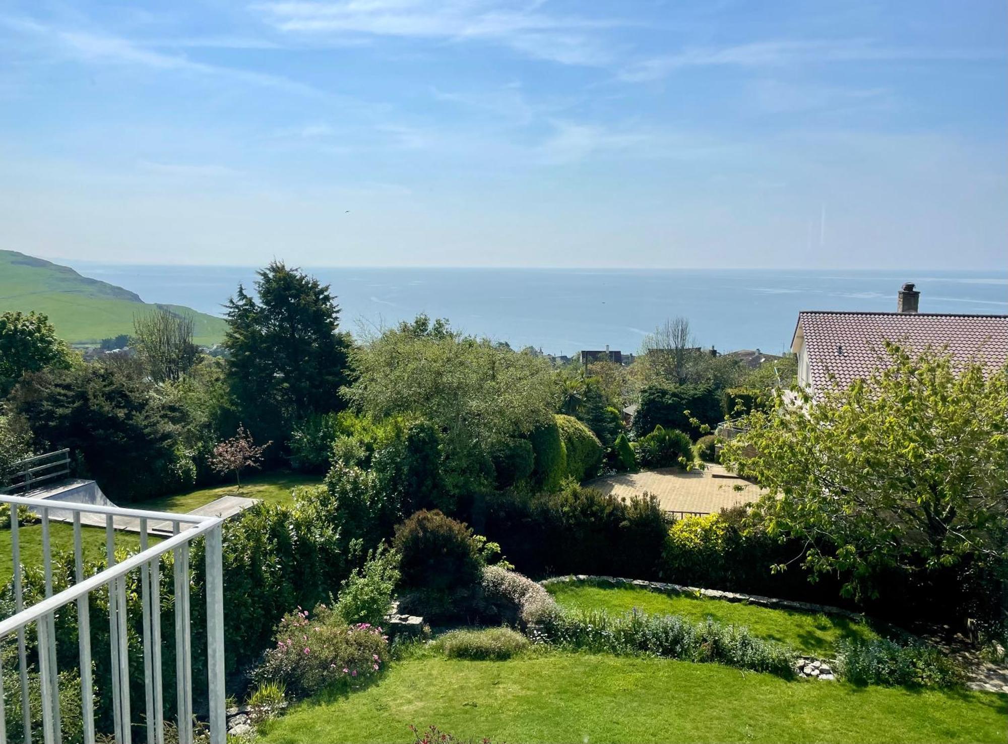 Stunning Charmouth Property With Bay Views! 外观 照片