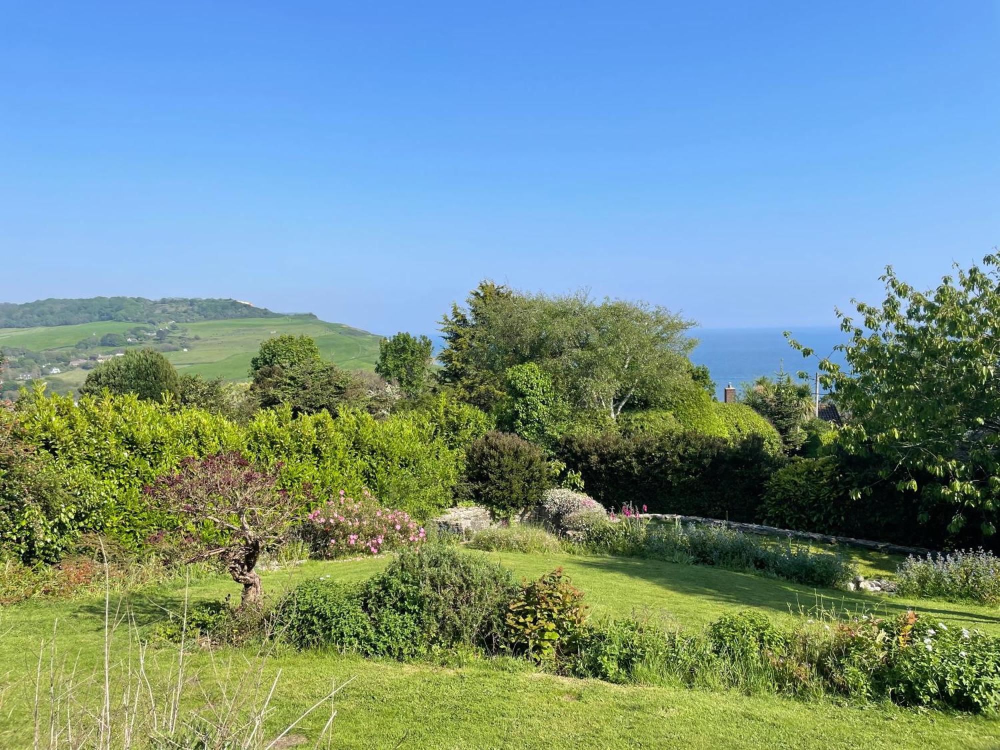 Stunning Charmouth Property With Bay Views! 外观 照片