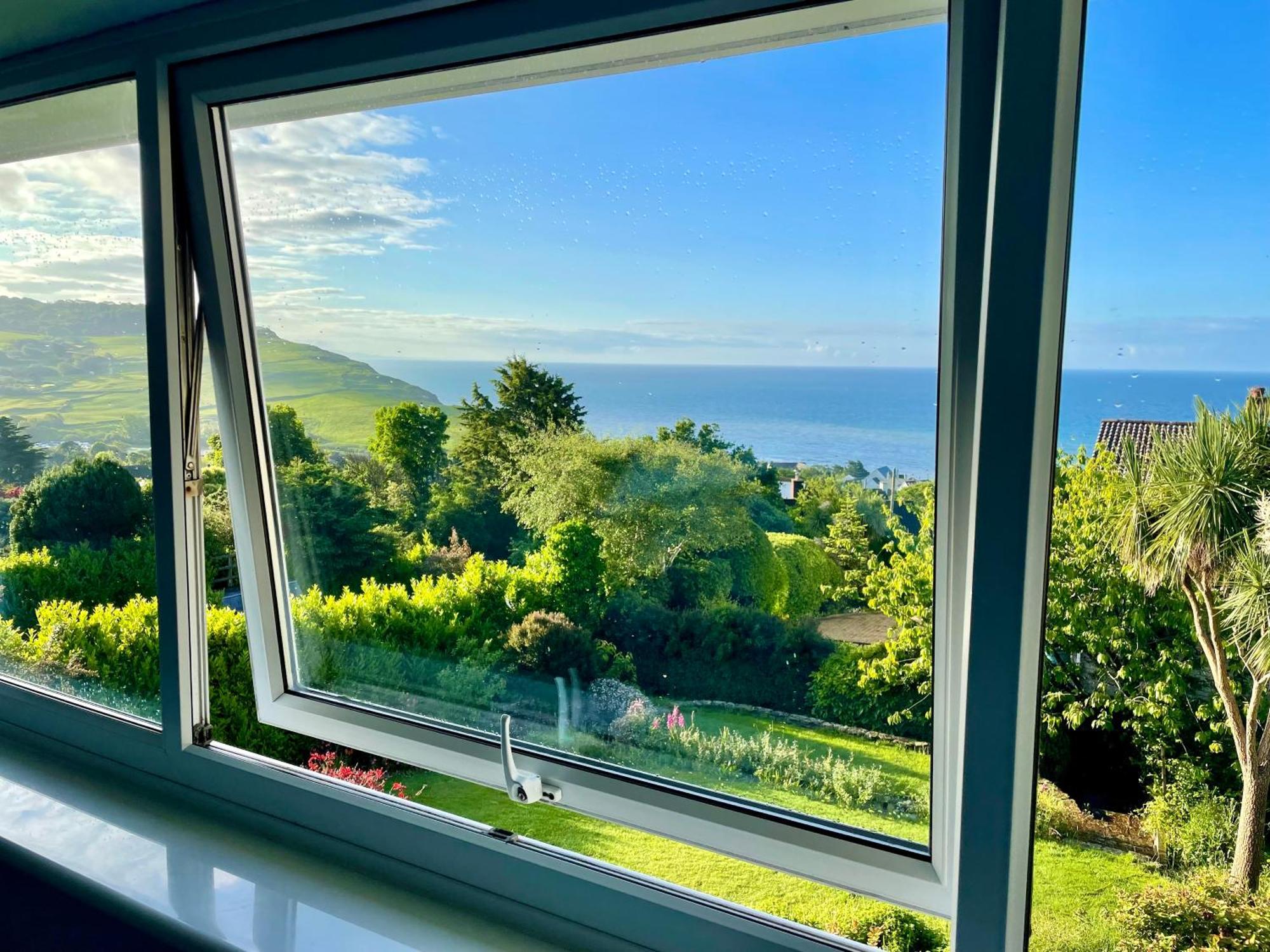 Stunning Charmouth Property With Bay Views! 外观 照片