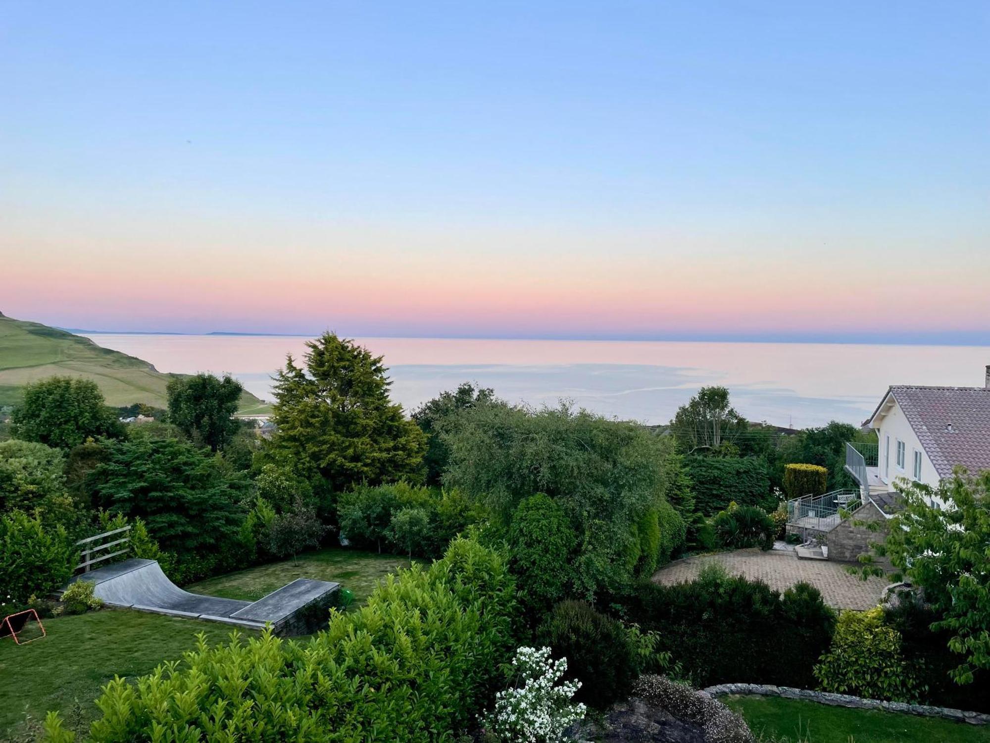 Stunning Charmouth Property With Bay Views! 外观 照片